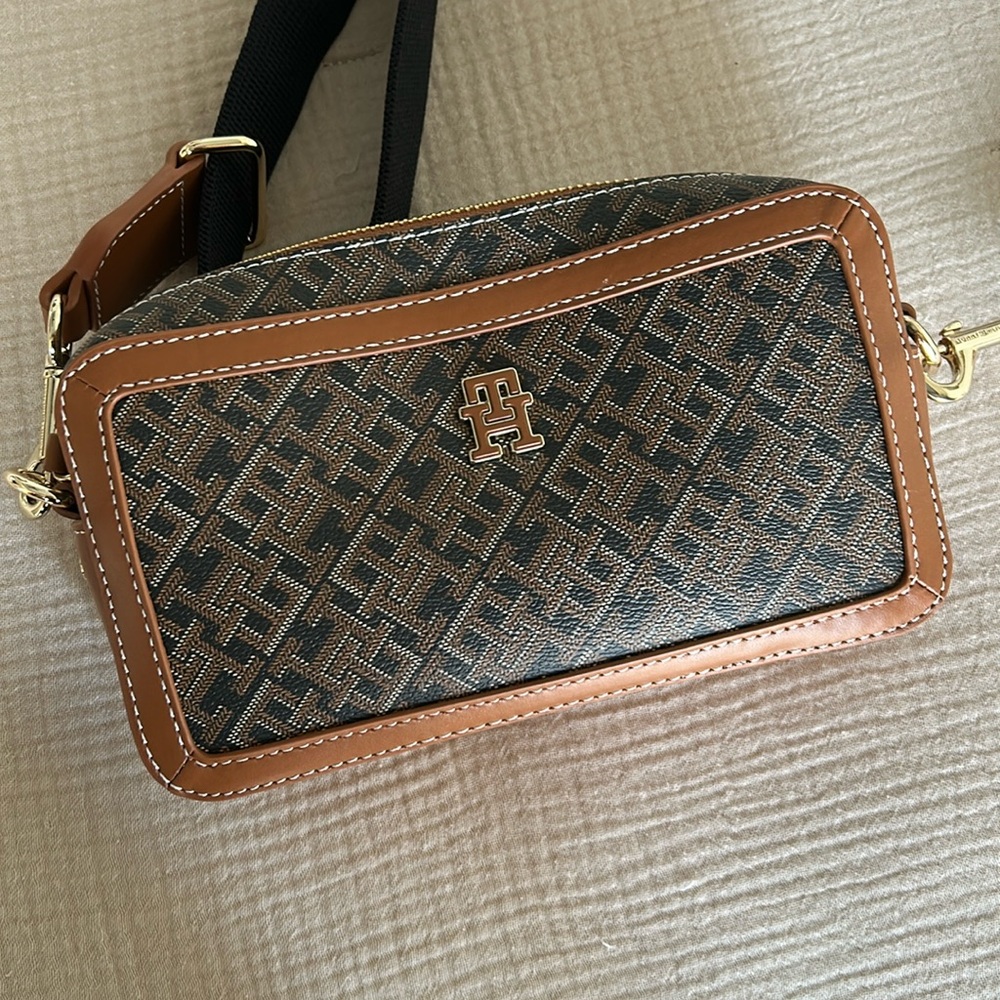 Tommy Hilfiger Crossbody